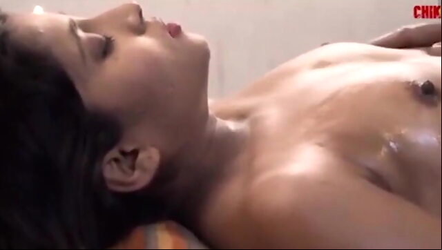 Bhabhi ki massage kari devar ne homemade massage cumshot mature handjob
